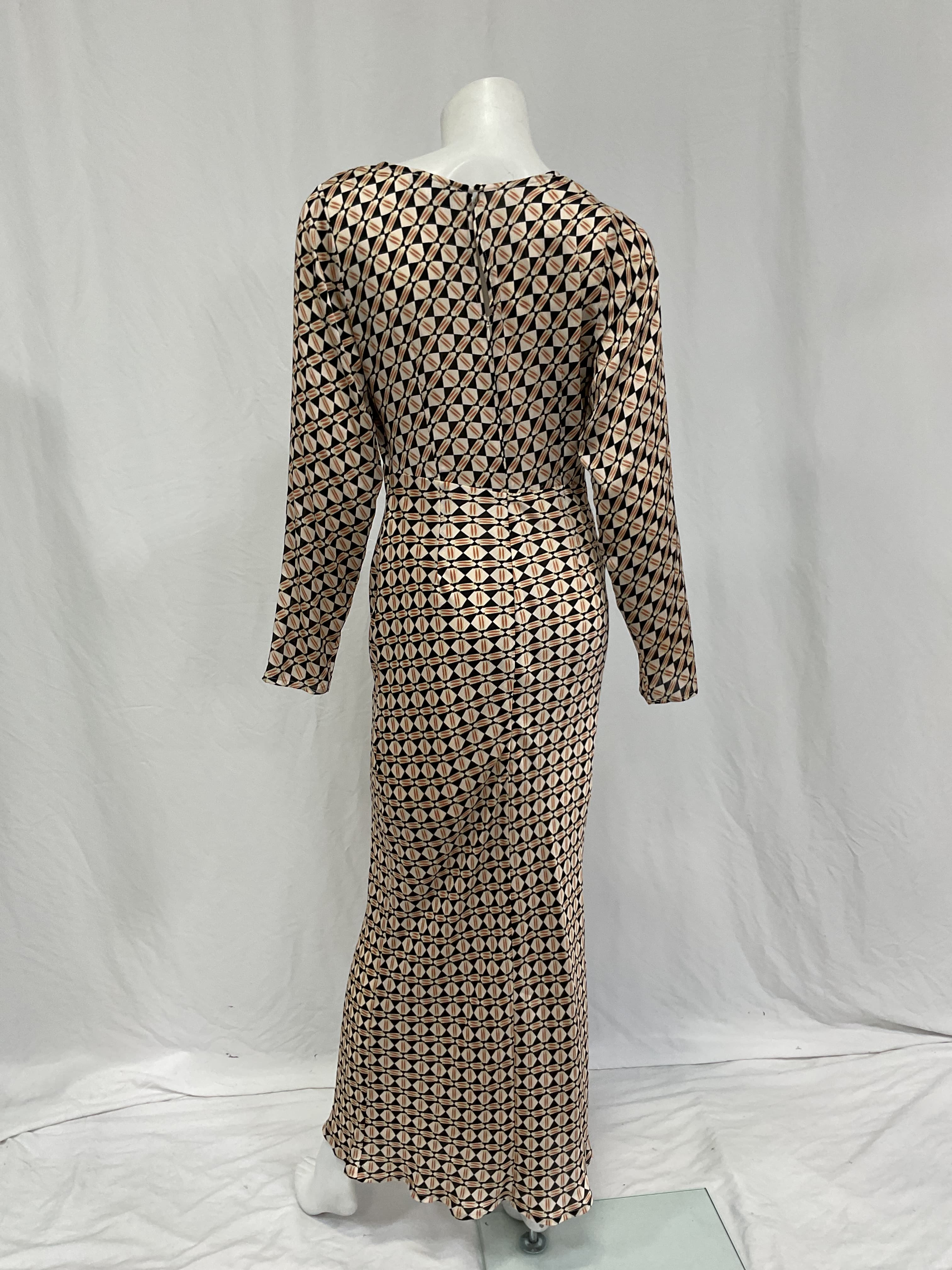 Cece Twist Midi Dress In Geometric - Image 3