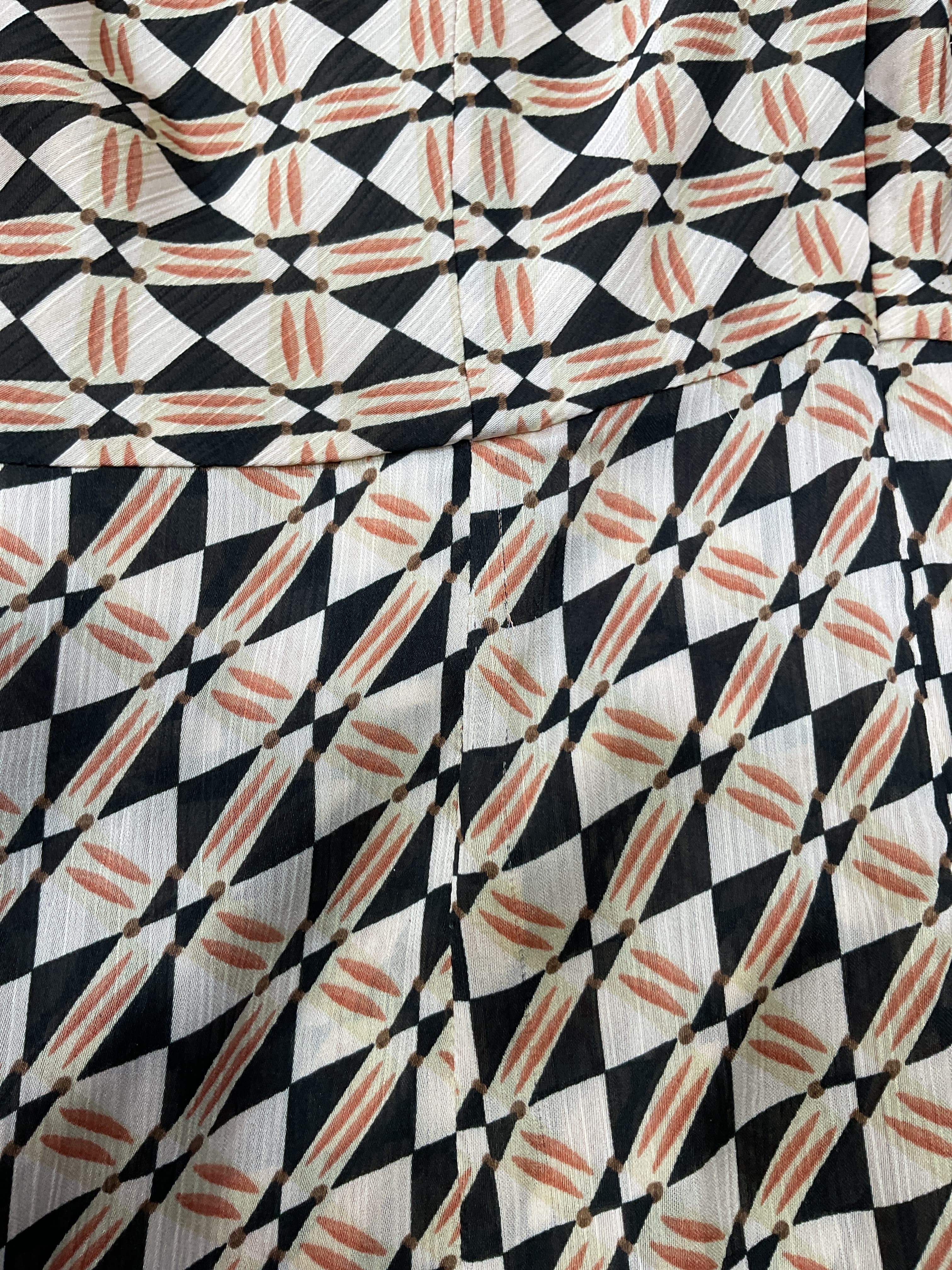 Cece Twist Midi Dress In Geometric - Image 4