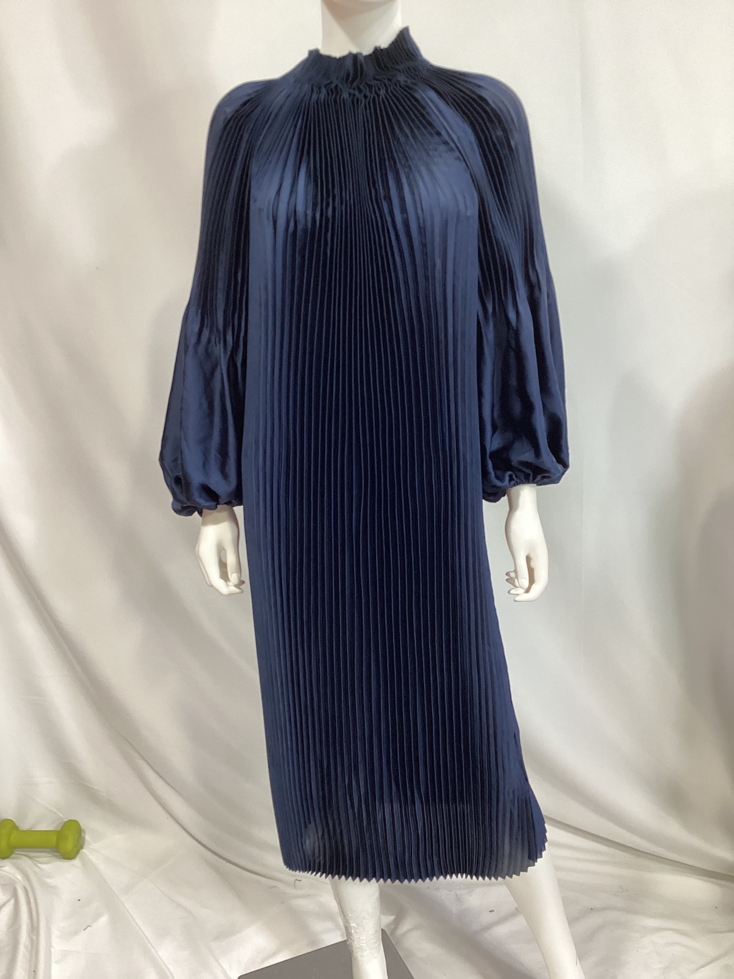OVERSIZED PLEATED HIGH-NECK MAXI DRESS - Image 2