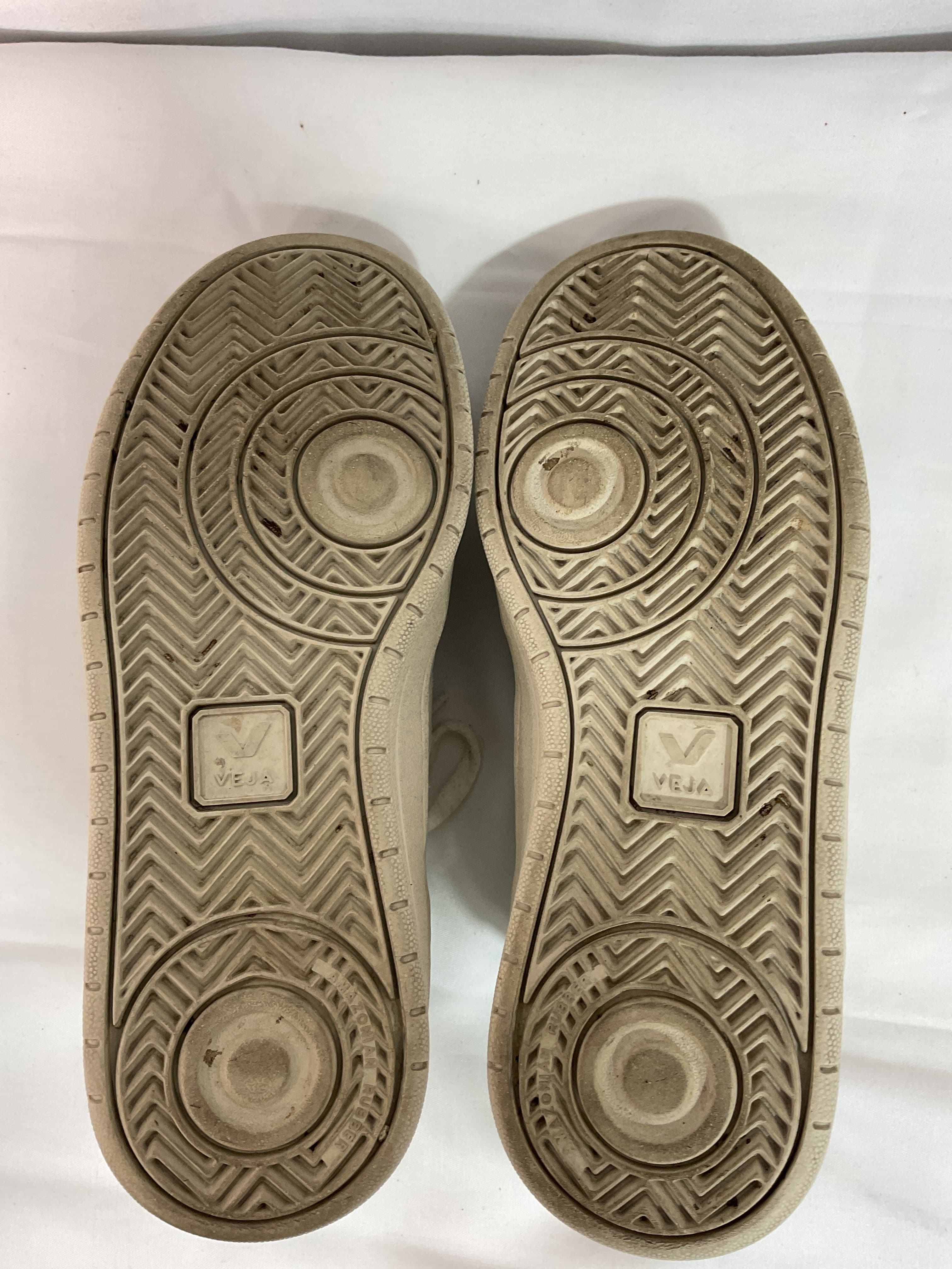 V-10 Suede Sneakers - Image 3