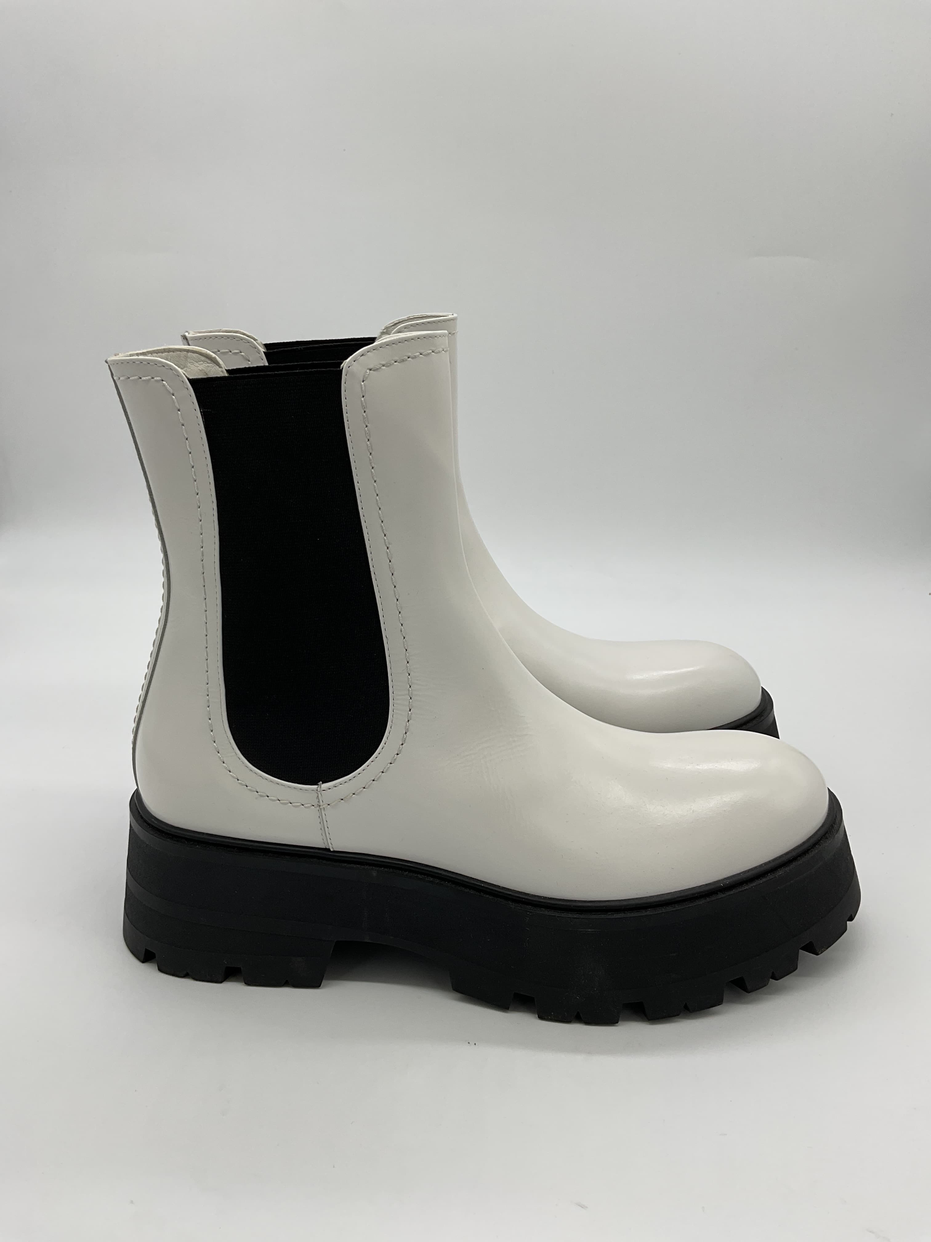 Rave Leather Chelsea Boot - Image 4