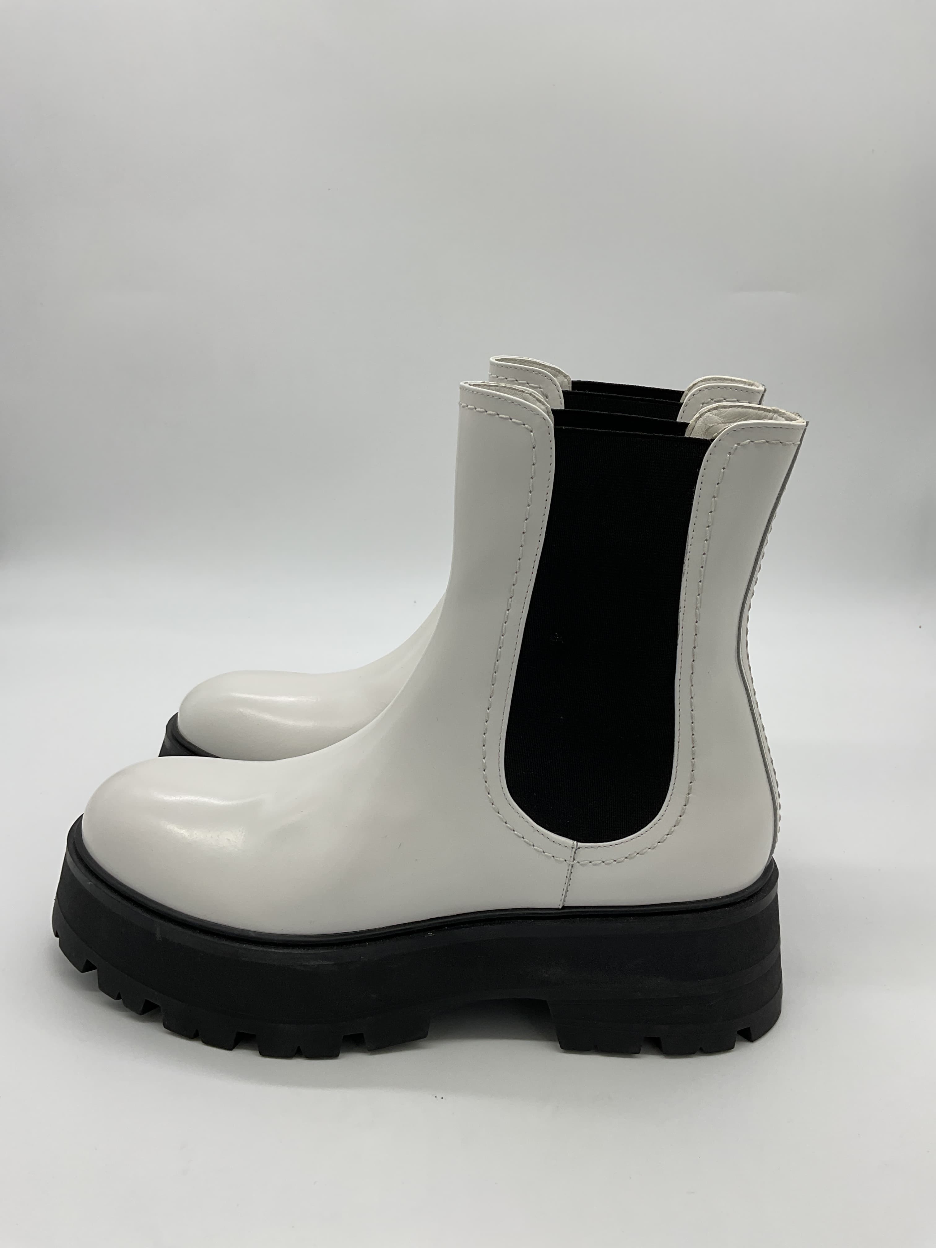 Rave Leather Chelsea Boot - Image 3