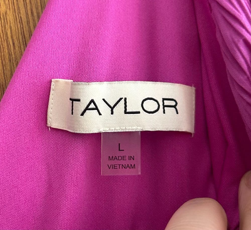 Magenta Maxi – Elegant Texture & Vibrant Style - Image 3