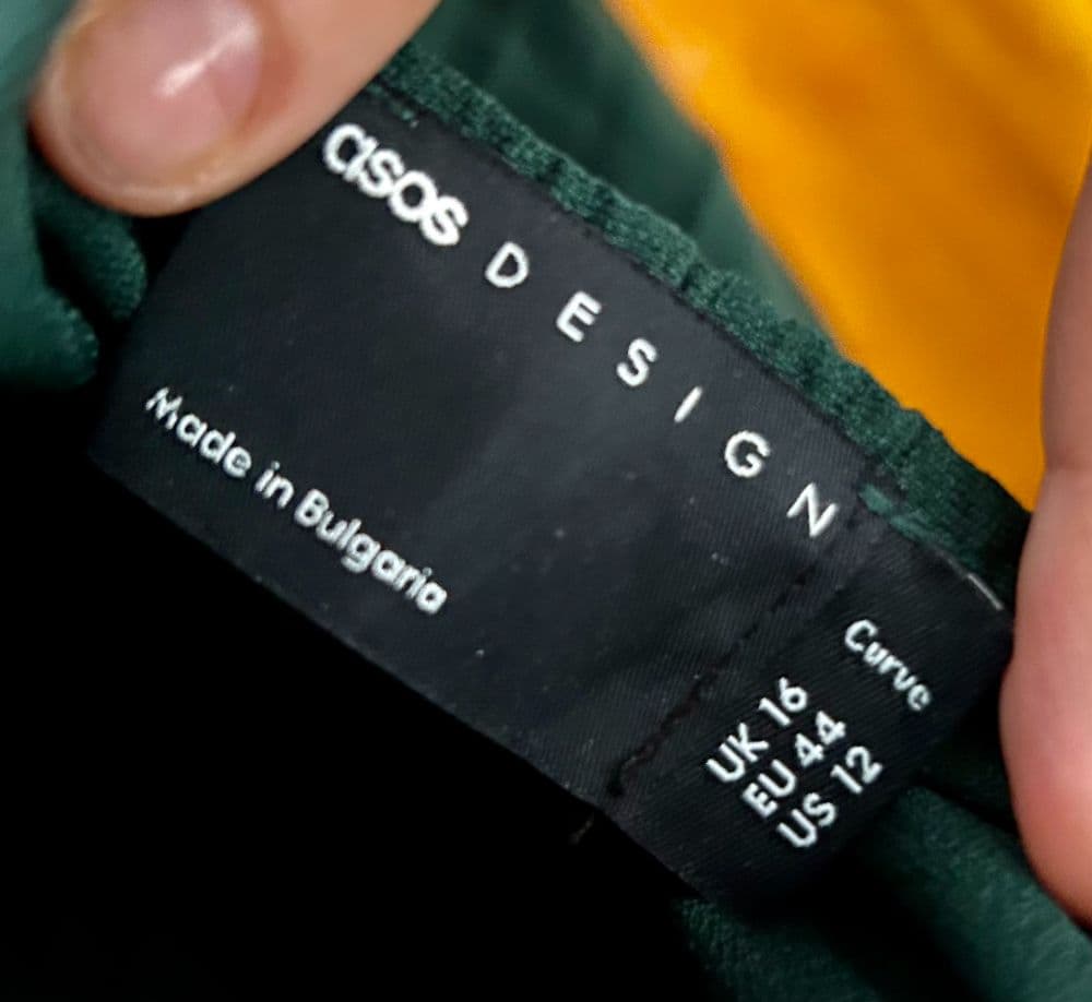 Emerald Pleated Flutter-Sleeve Gown - Image 3