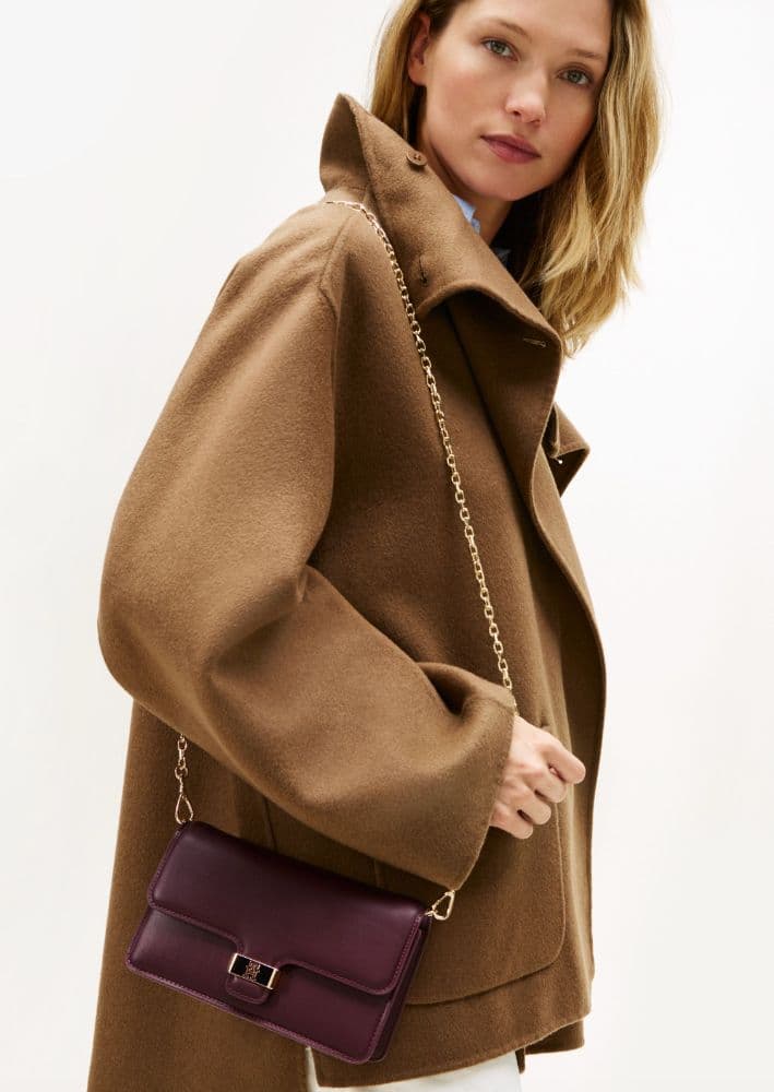 Tommy Hilfiger Monogram Cluth - Image 1