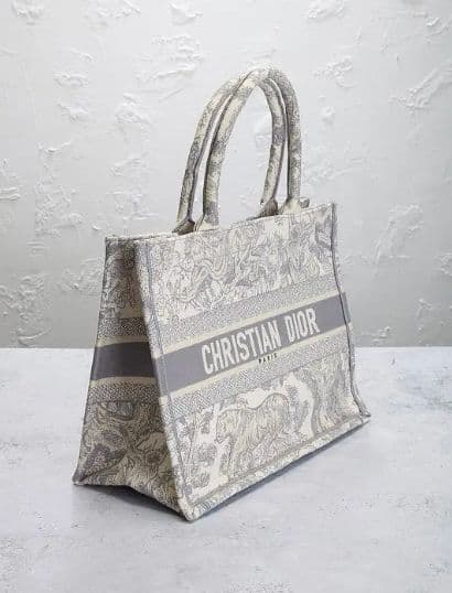 Sophisticated Dior Tote Bag - Image 2