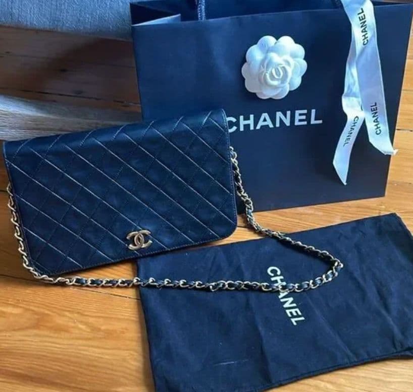 Vintage Authentic Chanel Full Flap Shoulder Bag - Image 1