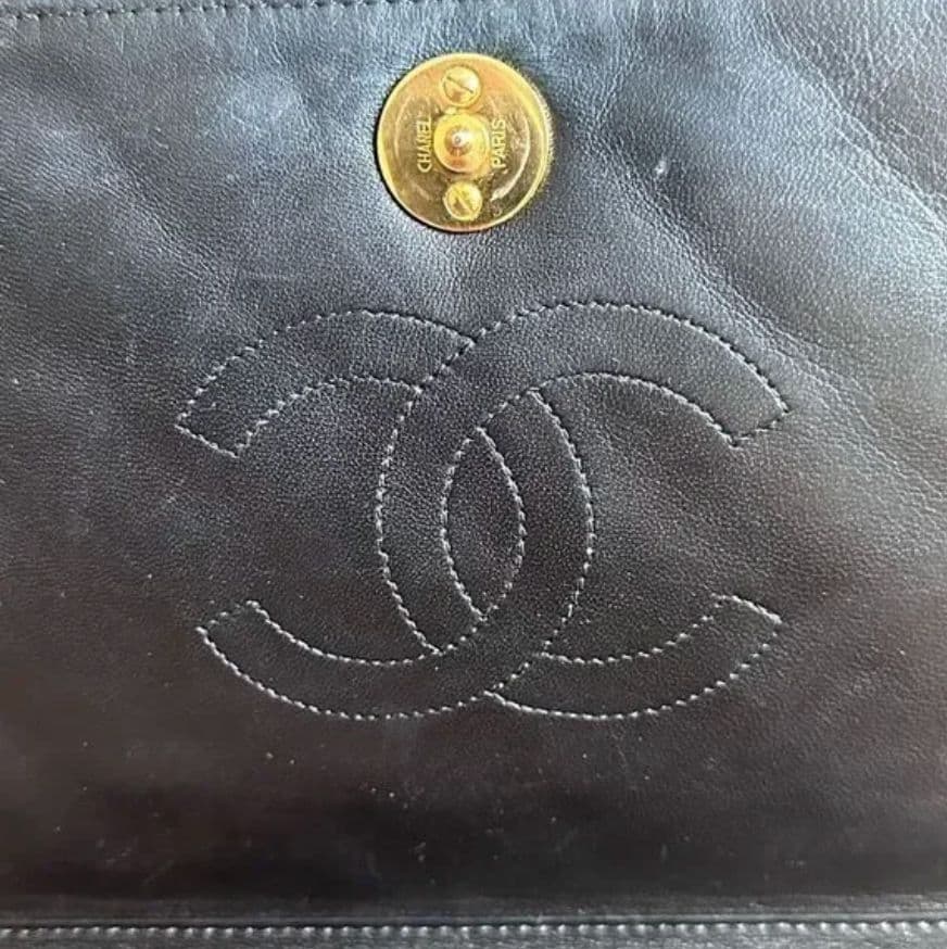 Vintage Authentic Chanel Full Flap Shoulder Bag - Image 6