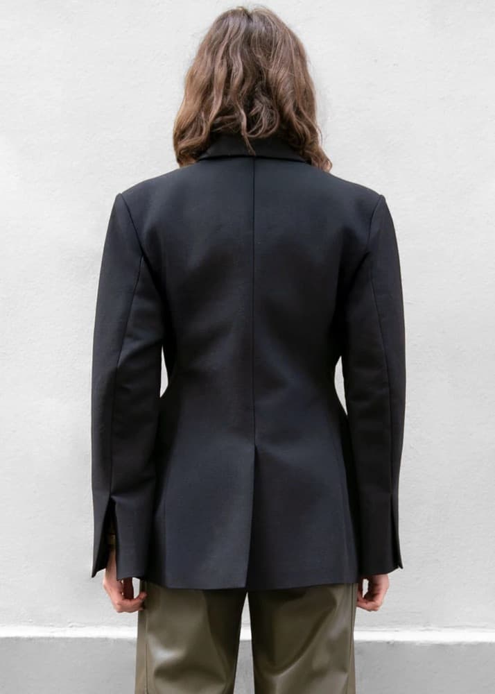 THE FRANKIE SHOP COLETTE HOURGLASS BLAZER IN BLACK - Image 3