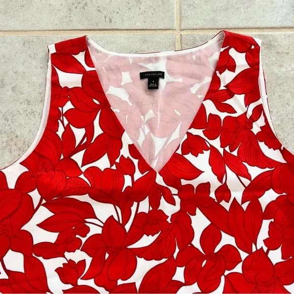 NWOT Ann Taylor, Sleeveless, print blouse size M - Image 2