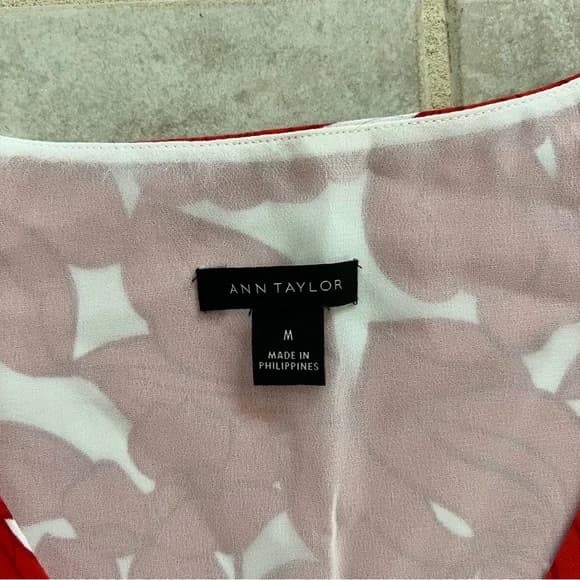 NWOT Ann Taylor, Sleeveless, print blouse size M - Image 3