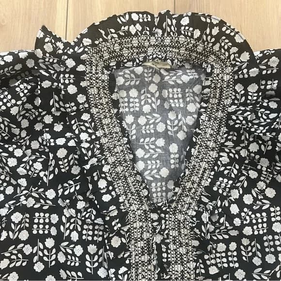 NWOT Entro Black and White Pamela Top / L - Image 3