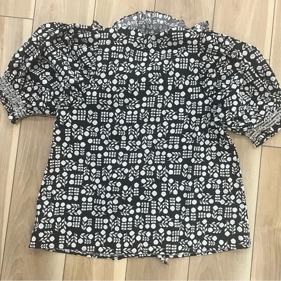NWOT Entro Black and White Pamela Top / L - Image 4