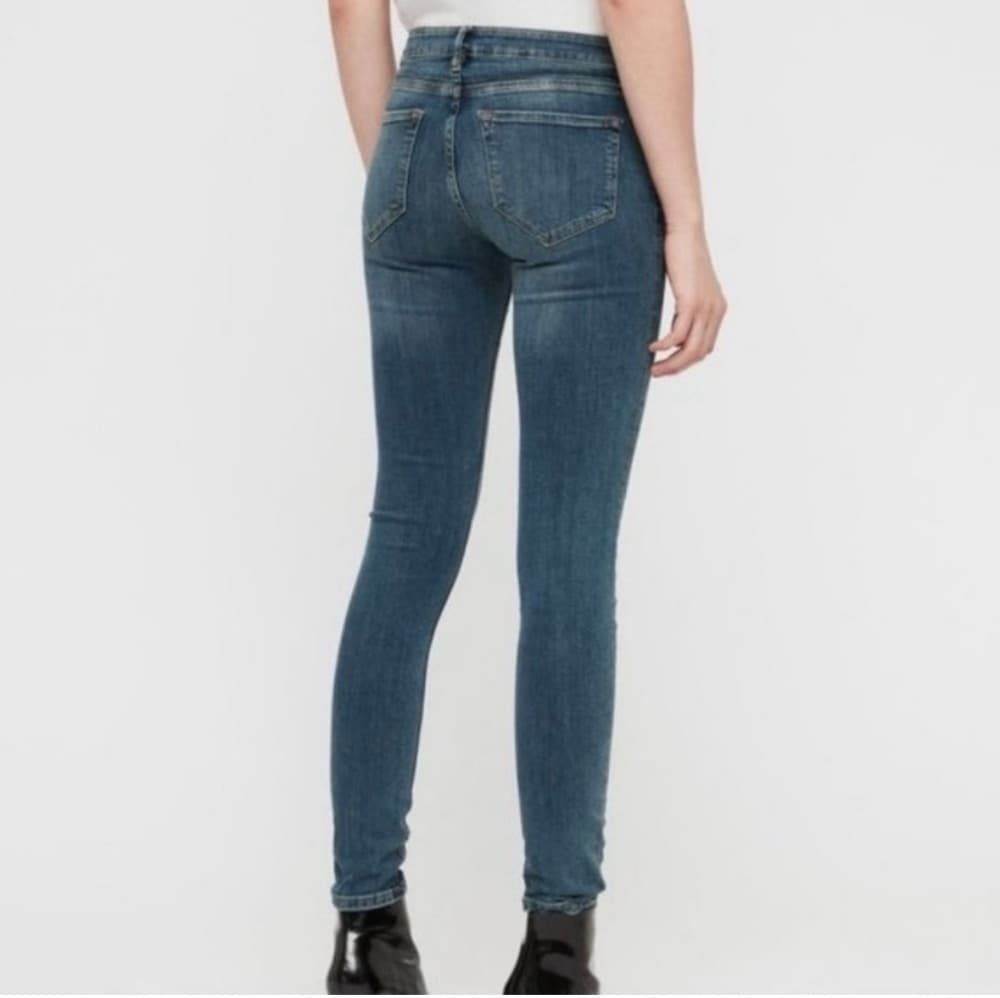 AllSaints Low Rise Skinny Jean in Washed Indigo (Size 26 NWOT) - Image 2