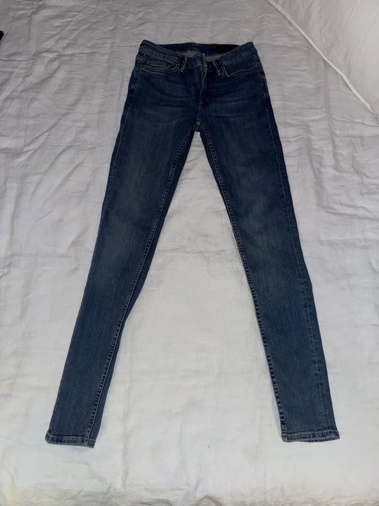 AllSaints Low Rise Skinny Jean in Washed Indigo (Size 26 NWOT) - Image 4
