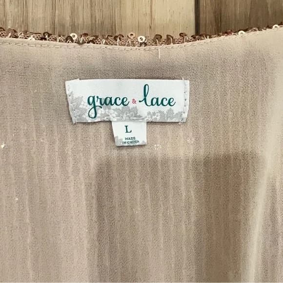 Grace & Lace Holiday Sequin Top / L - Image 4