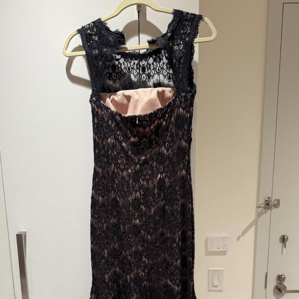 Black lace mermaid gown - Image 3