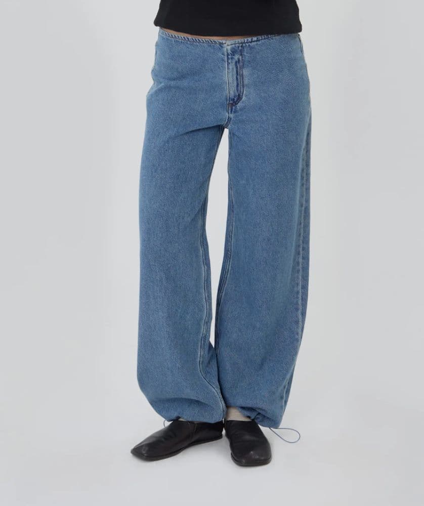 Still Here Sport Jean (24) - Jeans in Blue Denim Straight Leg Low Rise - Image 1