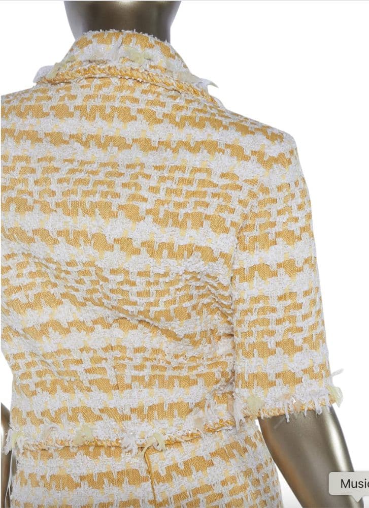 Chanel Cropped Tweed Jacket - Image 6