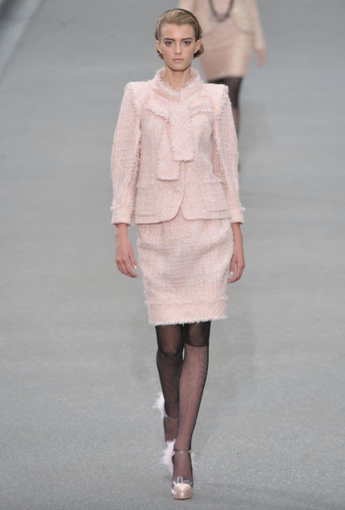 Chanel Tweed Suit Set With Tie - Image 3