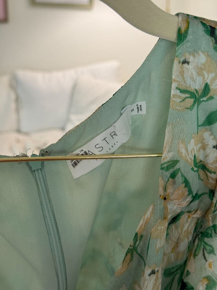 Green floral cap sleeve long ASTR dress - Image 4