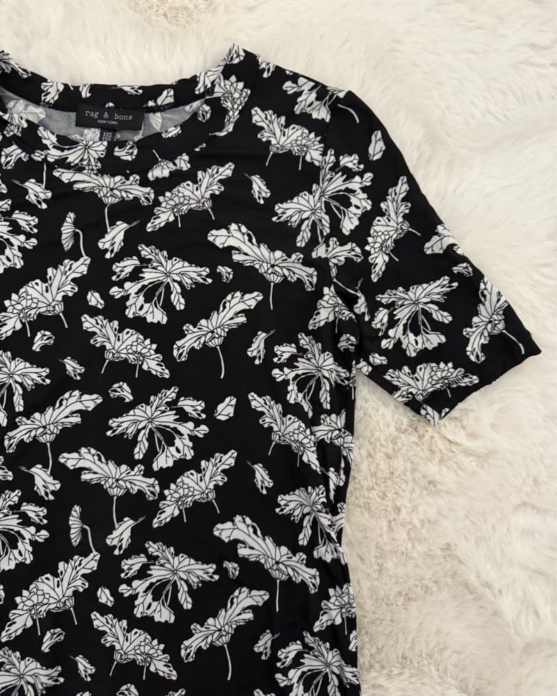 Sleek Floral Print Top - Image 2
