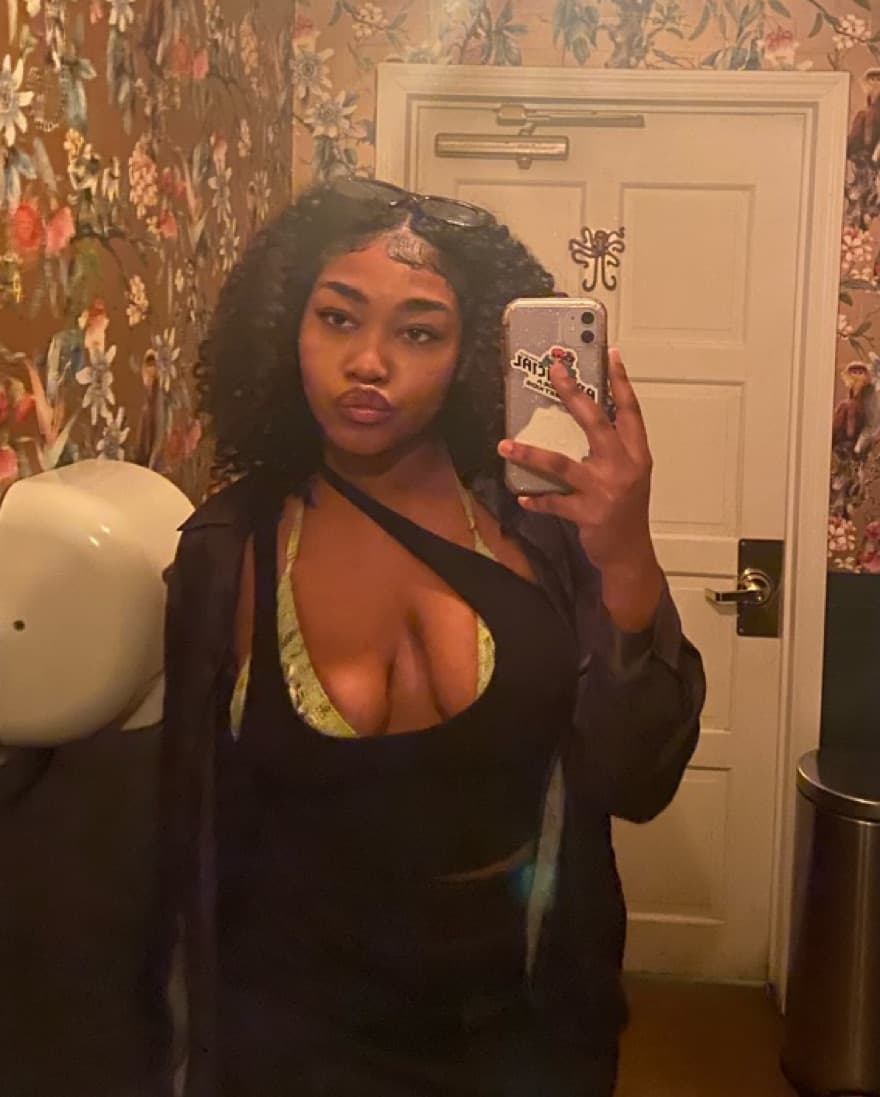 black tank top - Image 1