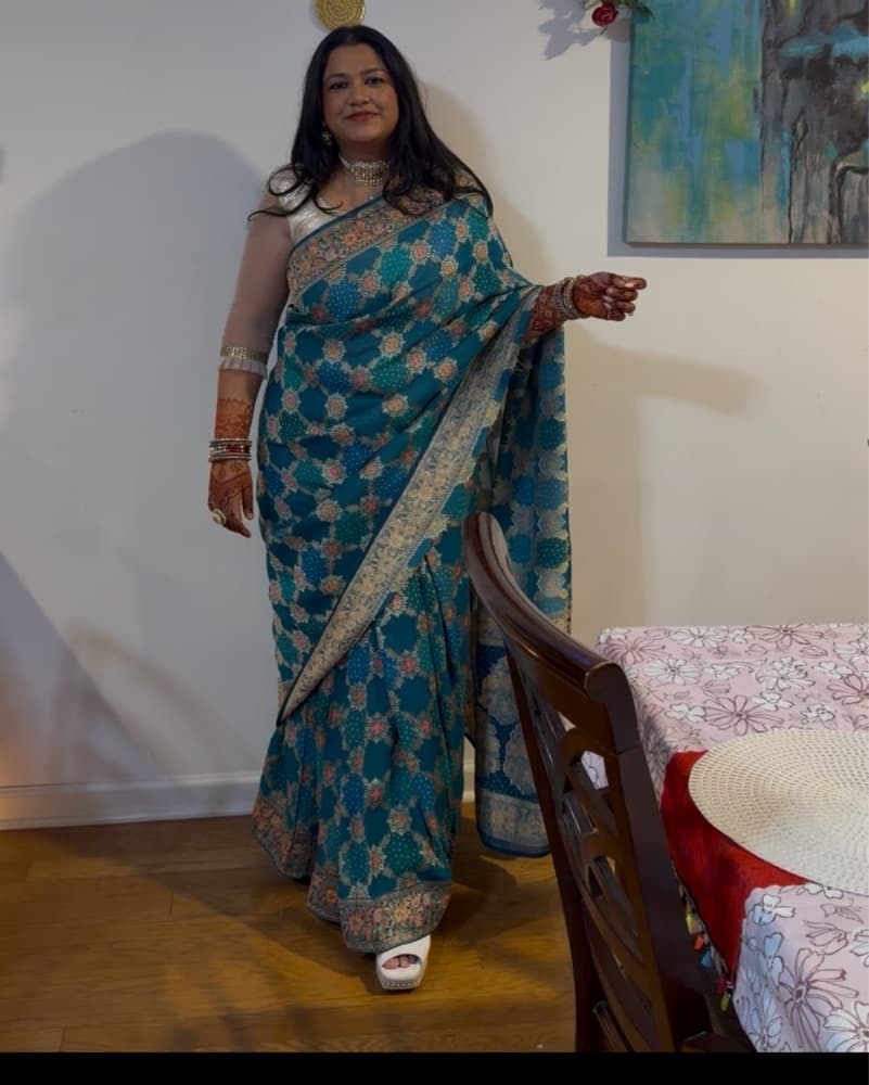 Traditional Indian Saree With Blouse - Image 3
