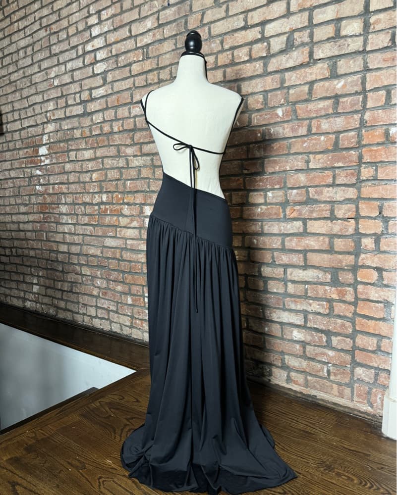 Cutout, open back maxi dress - Image 4
