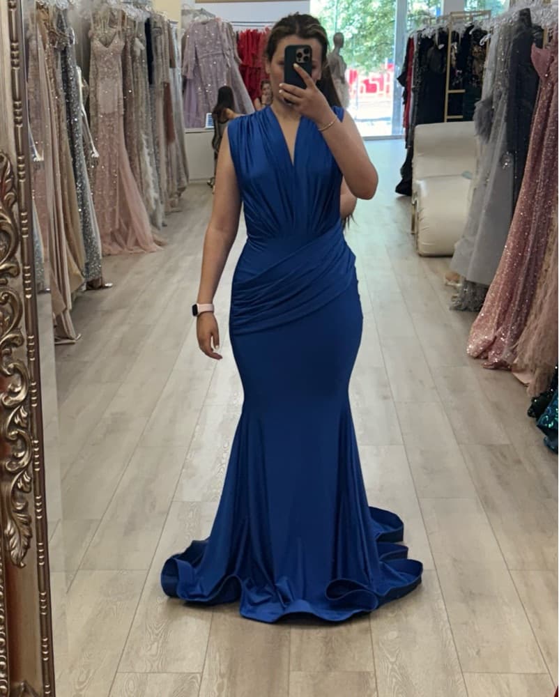 Elegant Blue Mermaid Gown - Image 1