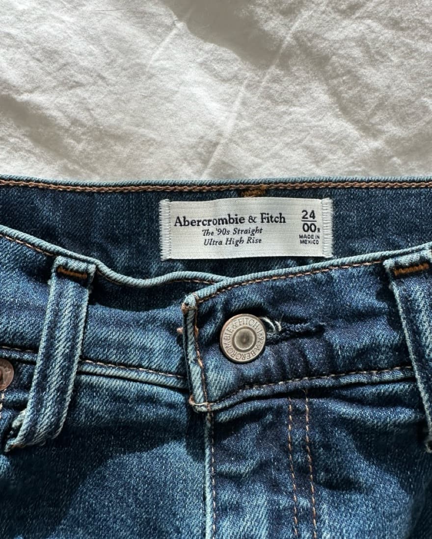 Abercrombie 90s Ultra High Rise Jeans - Image 1