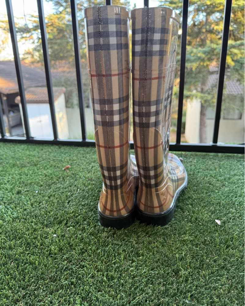 burberry rain boots  - Image 3