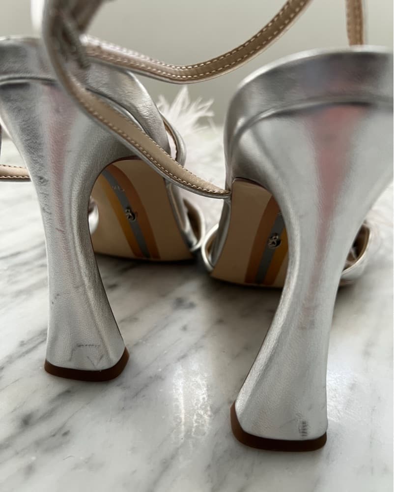 Silver ostrich feather heels - Image 4