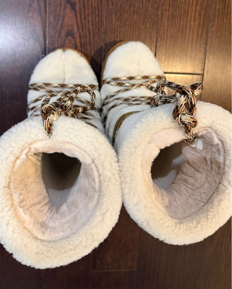 Icon Cream Shearling Apres Moon Boots - Image 4