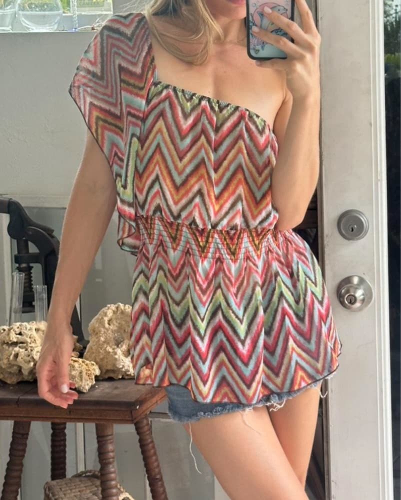 One shoulder chevron print top - Image 1