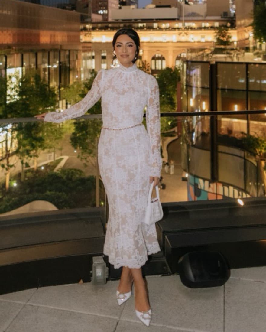 Elegant Lace Midi Dress - Image 3