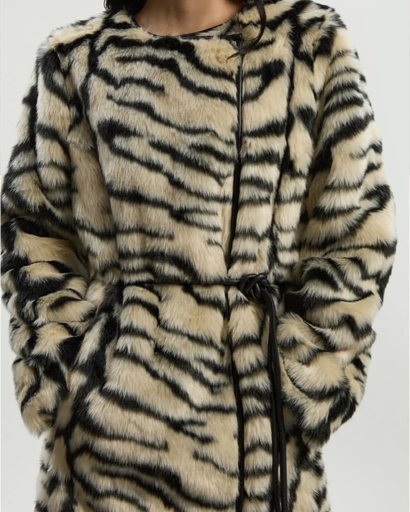 Faux Fur coat - Image 5