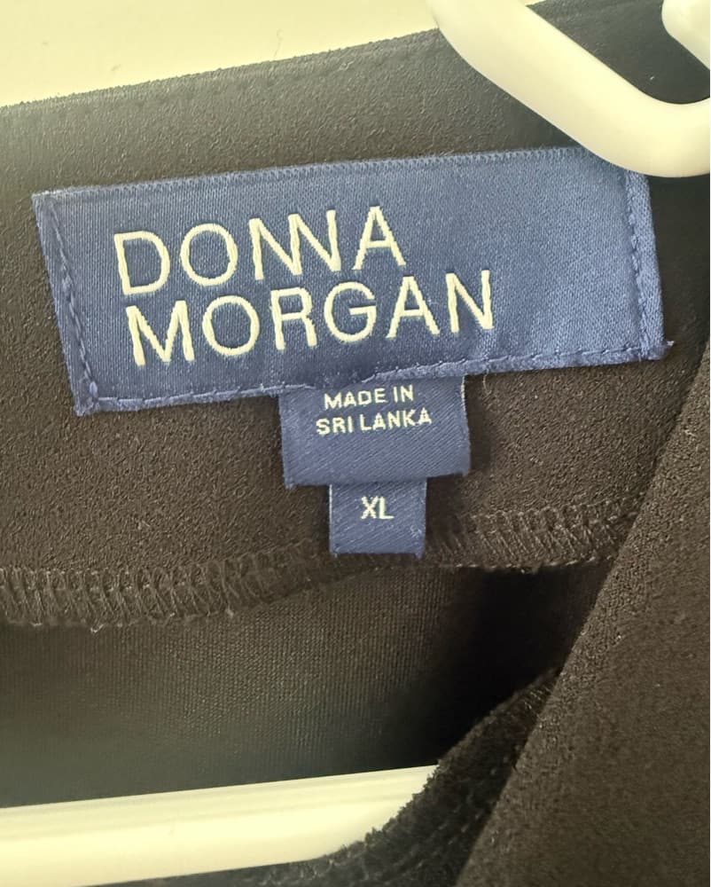 Chic Black Donna Morgan Dress - Image 3