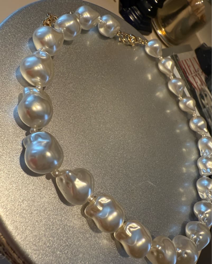 Stunning Pearl Necklace - Image 3