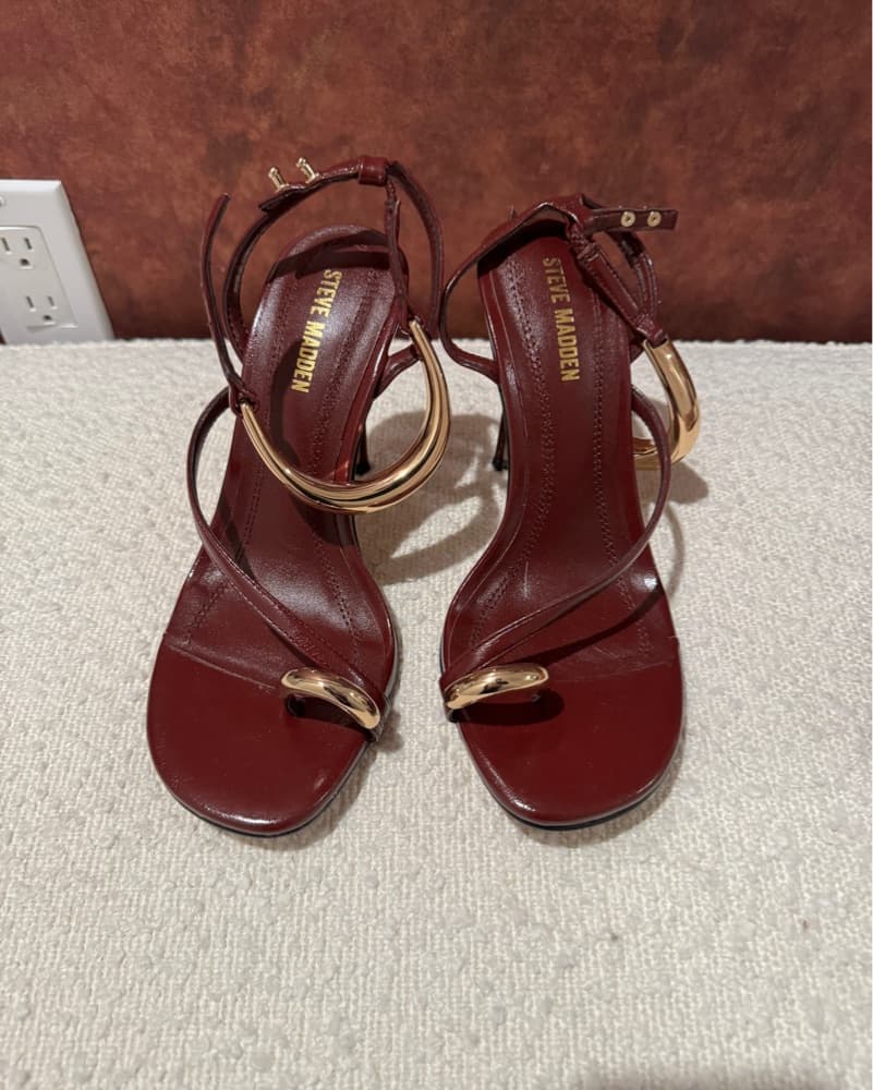 Chic Burgundy Stilettos with Metallic Accents - Image 2