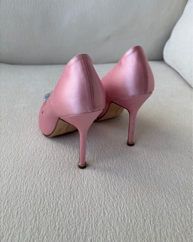 Manolo Blahnik Hangisi Pumps 36.5 - Image 5