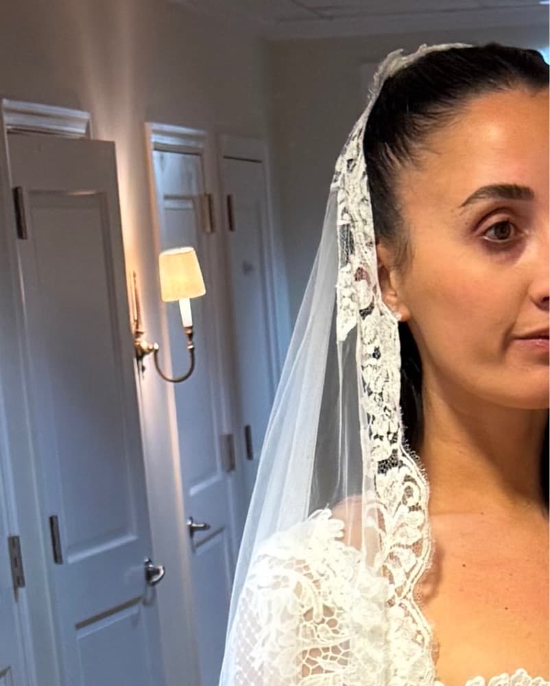 Monvieve Mantilla Cathedral Veil  - Image 3