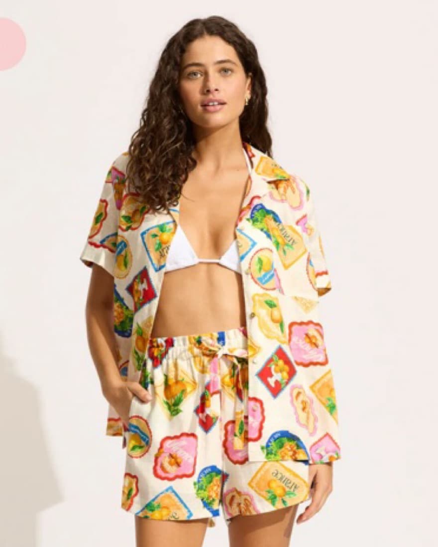Vibrant Tropical Getaway Outfit - Image 2