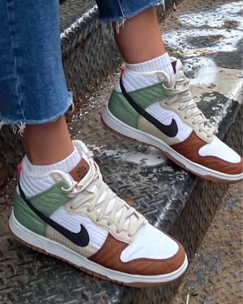 Nike Dunks In Green/ Brown - Image 1