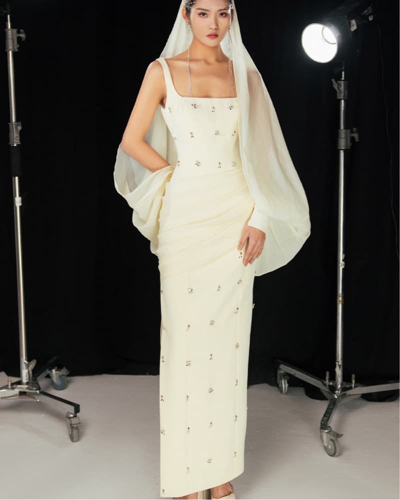 Perfect Gown For A Bride W Matching Veil - Image 4