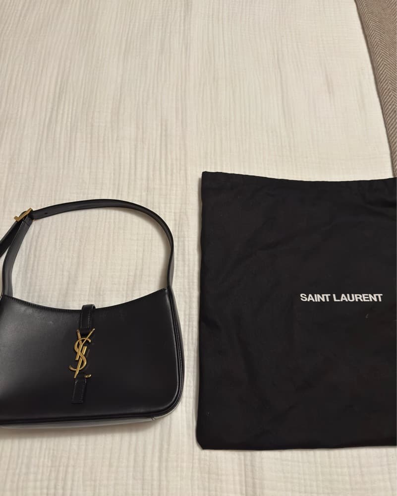 Elegant Black Saint Laurent Shoulder Bag - Image 2