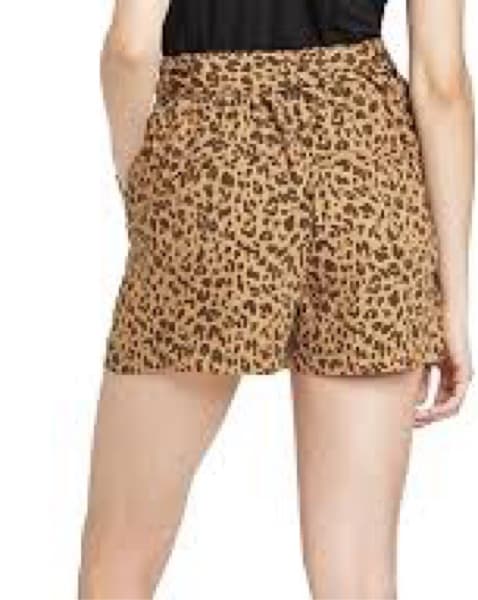 Chic Leopard Print Shorts - Image 3