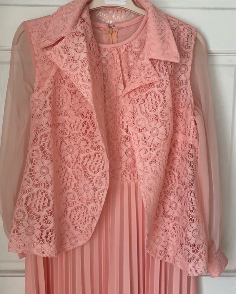 Light Pink Lace and Pleated Midi Dress - Image 3