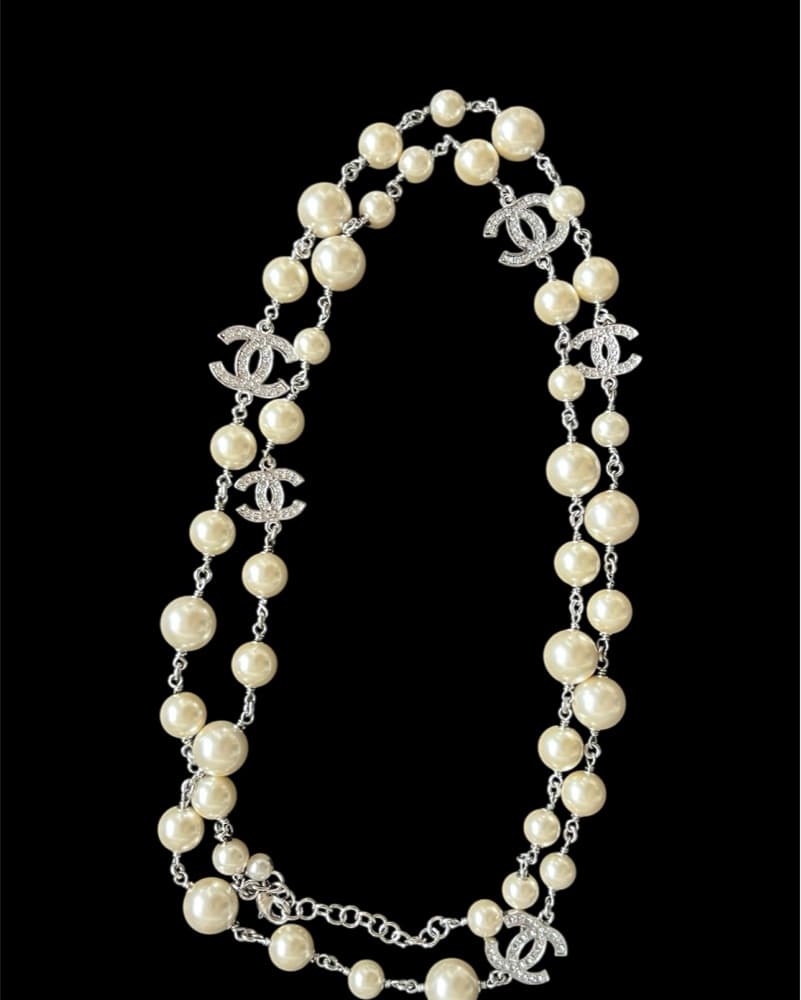 Chanel Pearl And Logo Necklace - Image 2