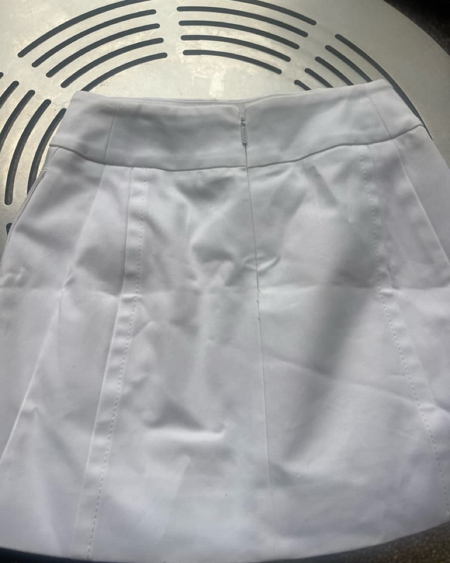 Elegant Gucci White Mini Skirt - Image 3